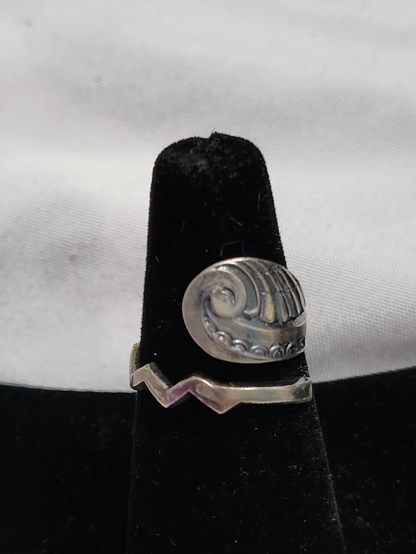 Vintage Sterling Silver Bypass Ring Swirl Shell Zigzag Band Size 5.5 Boho Boho