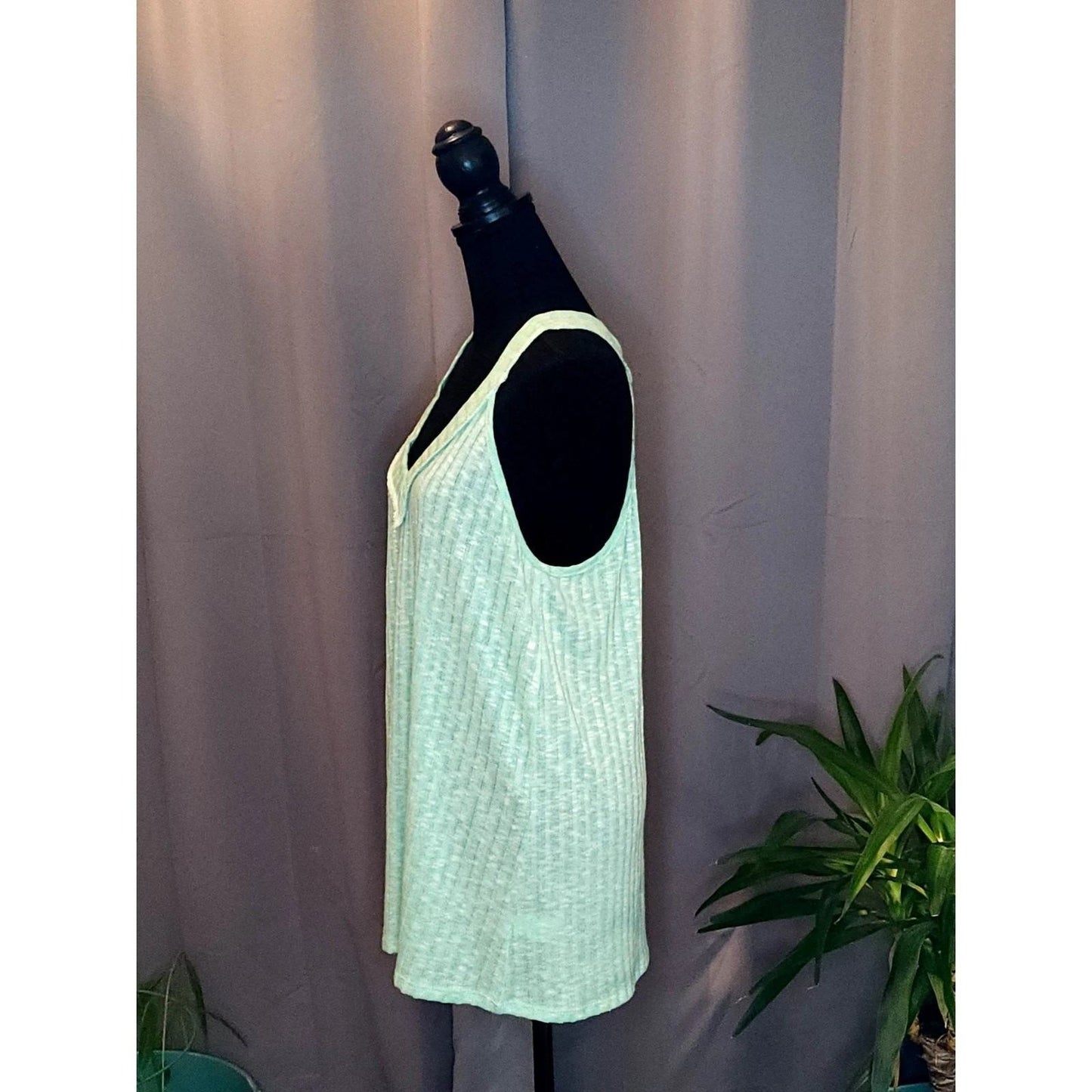 Hapti Tank Top Mint Green Ribbed Knit V-Neck Racerback Sleeveless Boho Shirt M