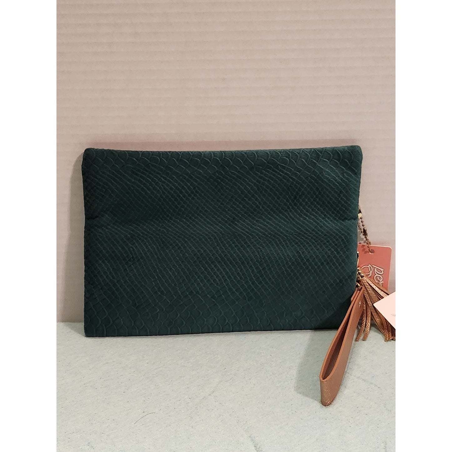 NWT Peachy Keen The Versi Bag Emerald Green Snakeskin Textured Clutch Wristlet