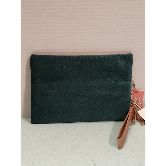 NWT Peachy Keen The Versi Bag Emerald Green Snakeskin Textured Clutch Wristlet