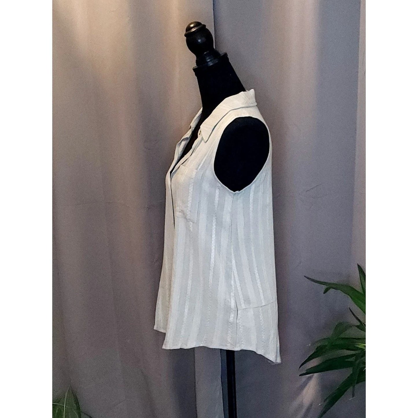 Blue B Collection Sleeveless Button Down Blouse Mint Green Striped High Low