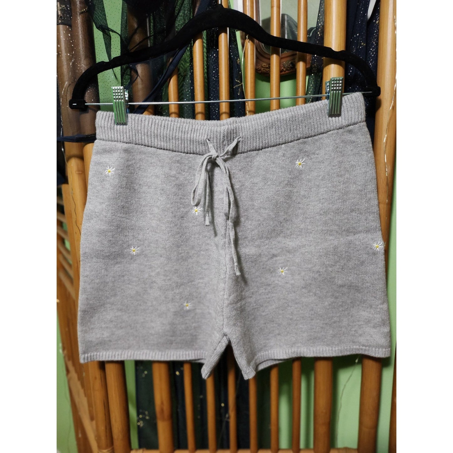 NEW Lush Womens Gray Knit Daisy Embroidered Lounge Shorts Drawstring