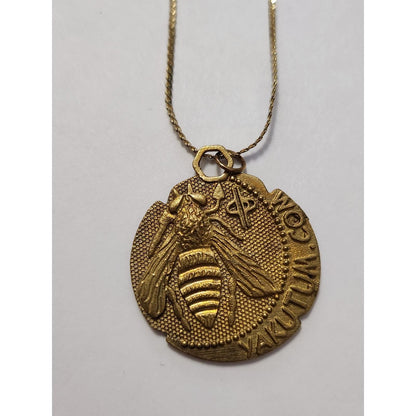 Yakutum Gold Tone Bee Coin Pendant Necklace Vintage Style Medallion Jewelry
