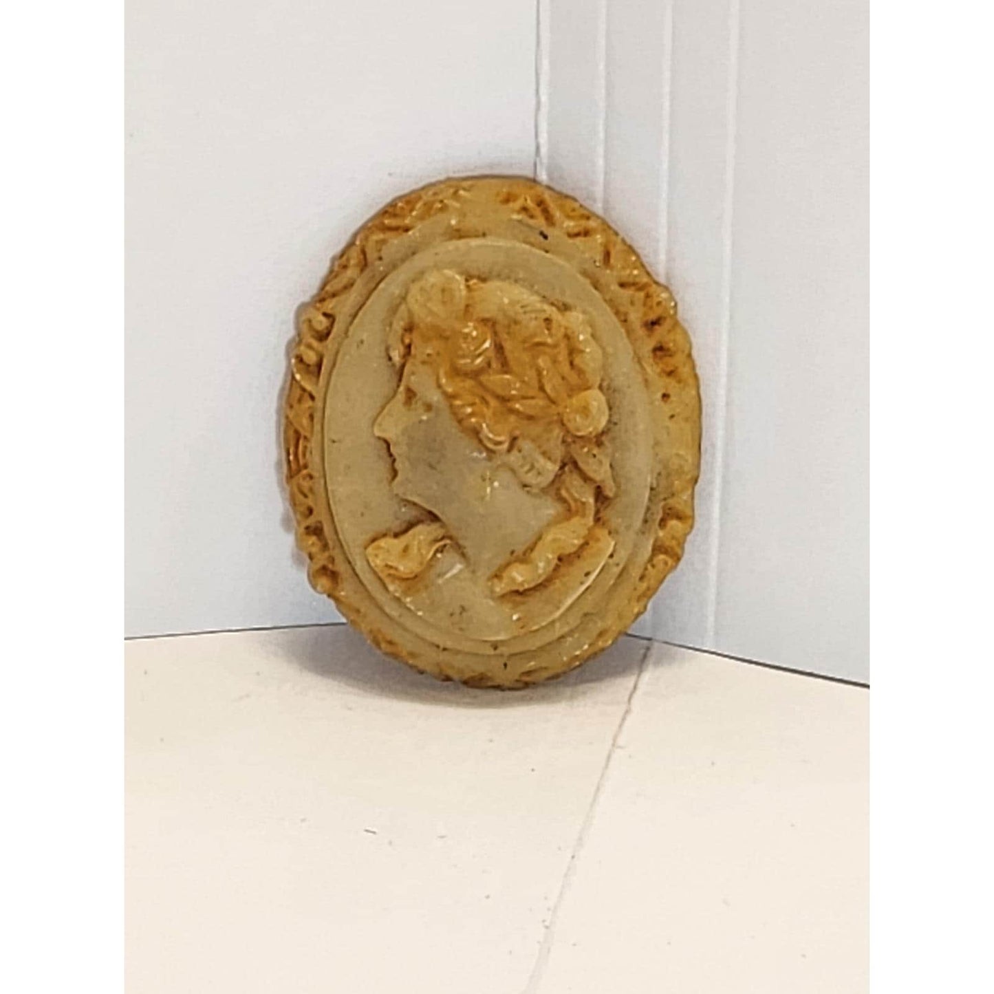 Vintage Style Resin Cameo Cabochon Cream Amber Profile Jewelry Supply DIY