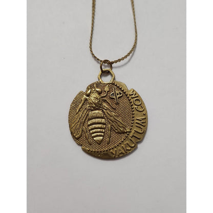 Yakutum Gold Tone Bee Coin Pendant Necklace Vintage Style Medallion Jewelry